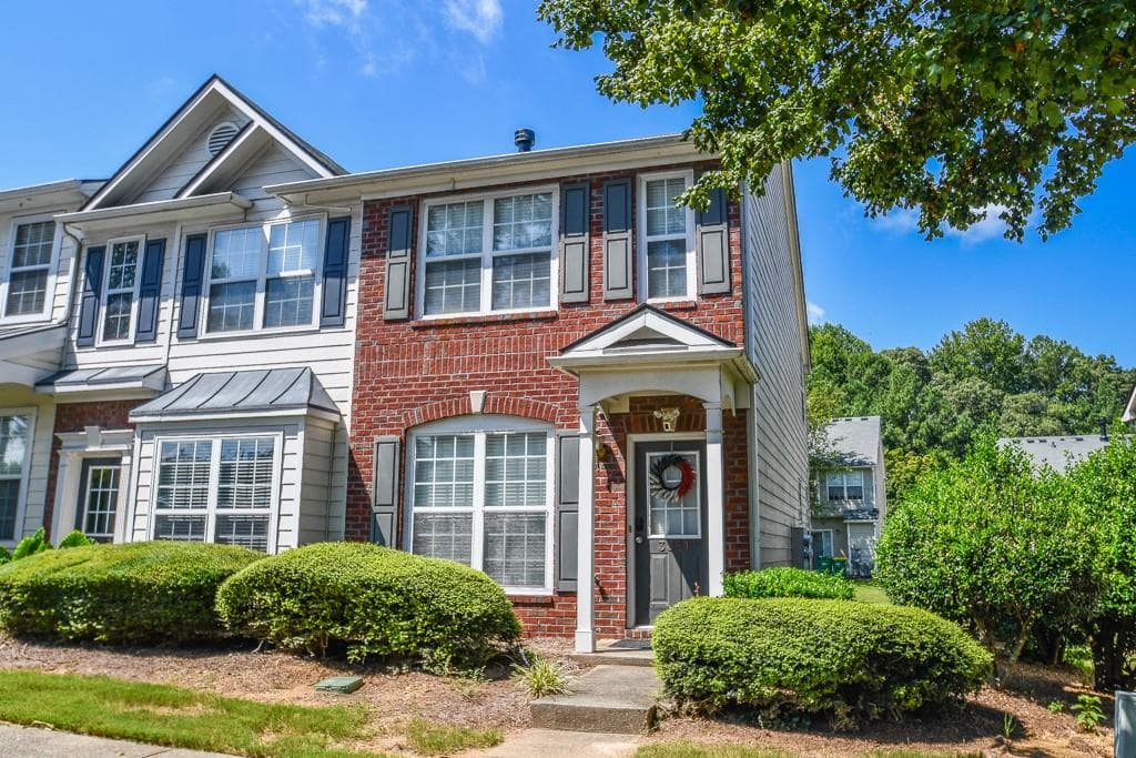 2 bedroom, 3 bathroom, 1,296 sq ft townhouse sold at 3381 Hidden Cove Circle, Peachtree Corners, GA 30092