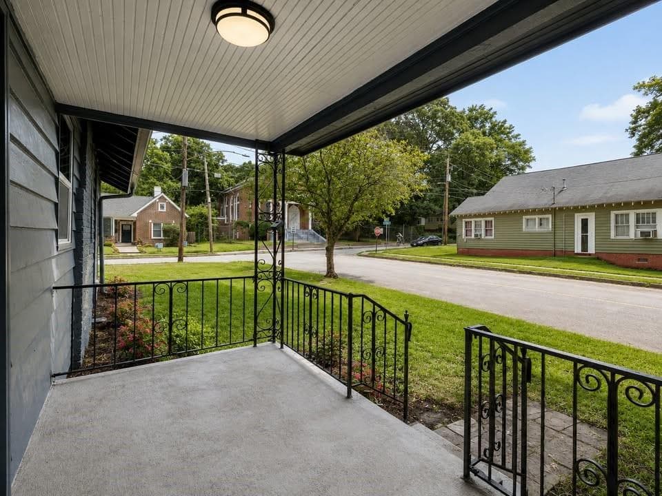 3 bedroom, 2 bathroom, 1,274 sq ft single family residence for sale at 726 Pearce Street, Atlanta, GA 30310 — photo 5