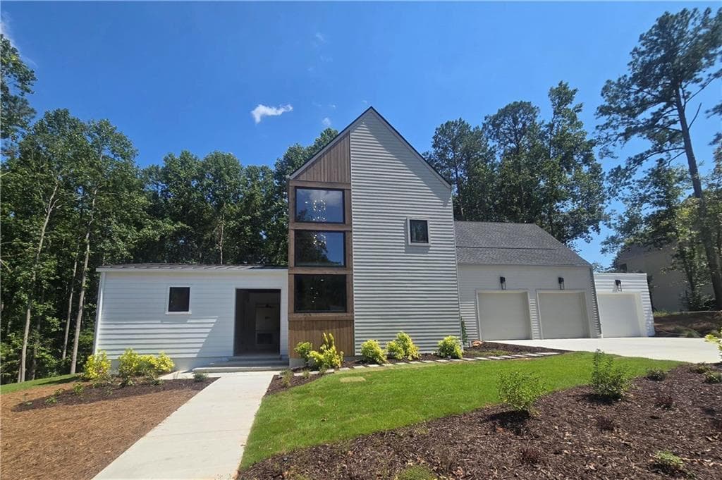 4 bedroom, 5 bathroom, 3,352 sq ft single family residence under contract at 130 Cedarwood Lane, Roswell, GA 30075 — photo 2