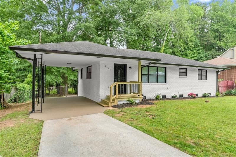 3 bedroom, 1 bathroom, 1,092 sq ft single family residence under contract at 2253 Bonnybrook Way, Atlanta, GA 30311 — photo 2