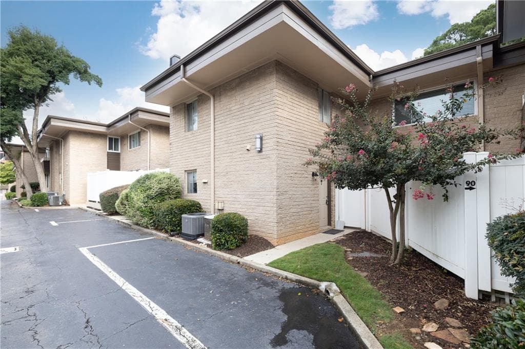 2 bedroom, 2 bathroom, 1,190 sq ft home for sale at 346 Carpenter Drive 88, Sandy Springs, GA