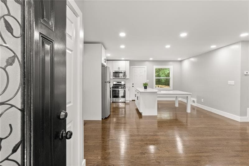 3 bedroom, 1 bathroom, 1,092 sq ft single family residence under contract at 2253 Bonnybrook Way, Atlanta, GA 30311 — photo 3