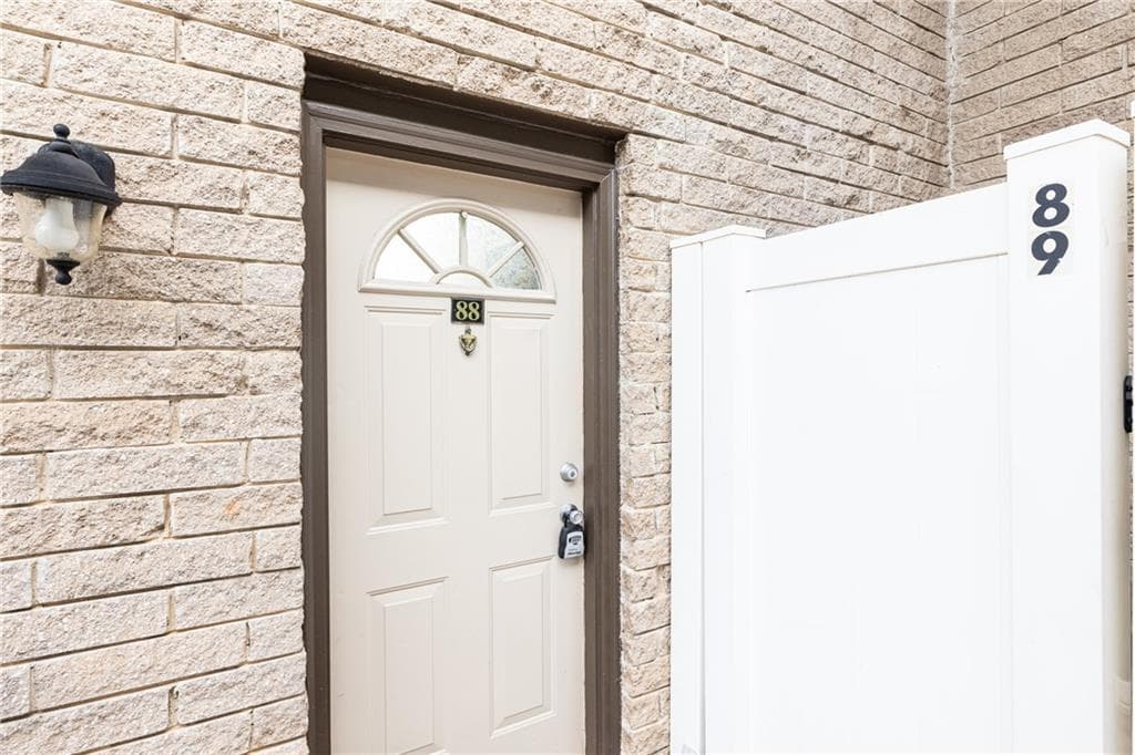2 bedroom, 2 bathroom, 1,190 sq ft condominium for sale at 346 Carpenter Drive 88, Sandy Springs, GA 30328 — photo 2