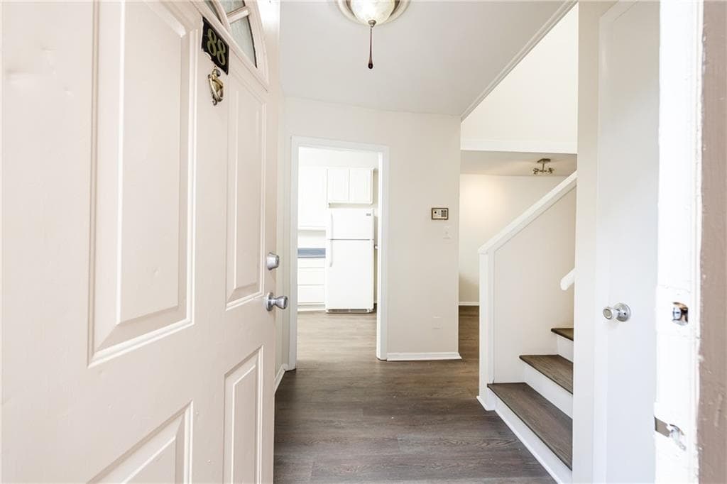 2 bedroom, 2 bathroom, 1,190 sq ft condominium for sale at 346 Carpenter Drive 88, Sandy Springs, GA 30328 — photo 3