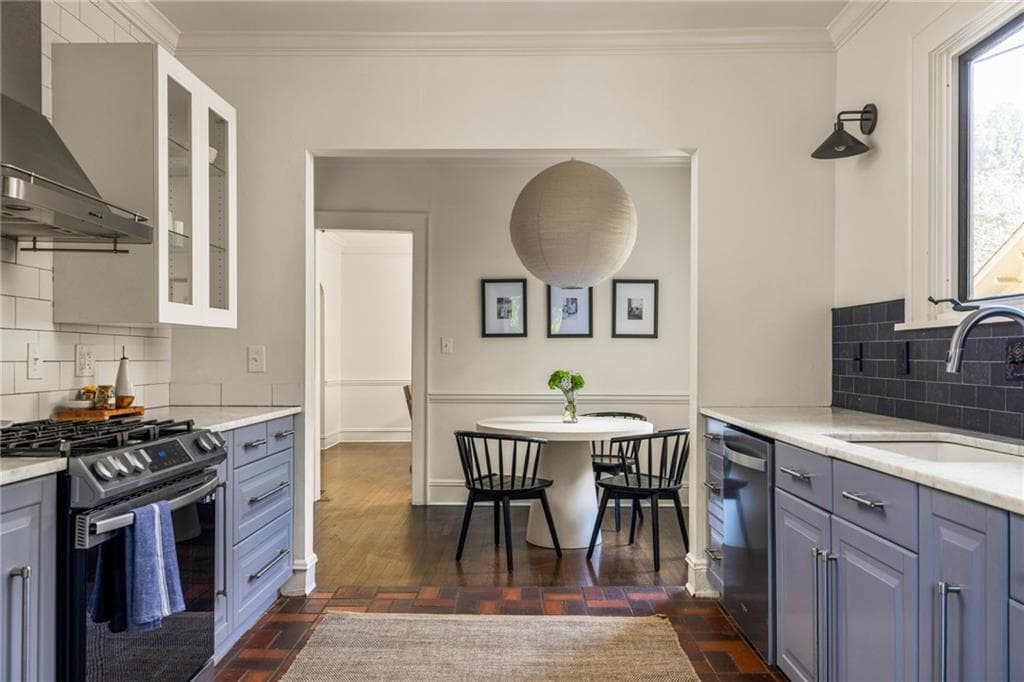 3 bedroom, 3 bathroom, 2,500 sq ft single family residence under contract at 1393 Harvard Road, Atlanta, GA 30306 — photo 4