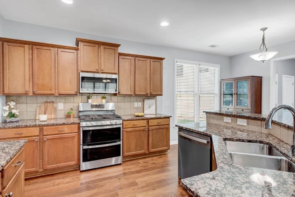 4 bedroom, 4 bathroom, 2,532 sq ft single family residence for sale at 1516 Baxley Pine Trace, Suwanee, GA 30024 — photo 10