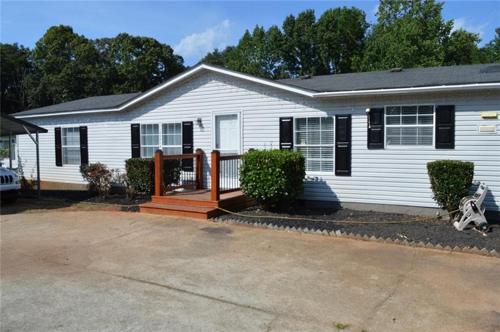 3 bedroom, 2 bathroom, 1,782 sq ft single family residence for sale at 125 Overlook Ridge Court, Alto, GA 30510 — photo 2
