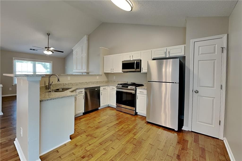 3 bedroom, 3 bathroom, 1,904 sq ft single family residence for rent at 379 Darter Run, Kennesaw, GA 30144 for $2,350 a month — photo 4