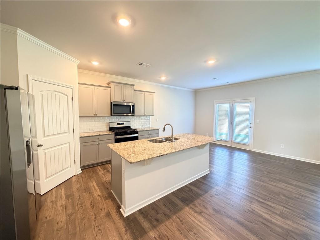 5 bedroom, 3 bathroom, 2,511 sq ft single family residence for sale at 40 Berkeley Trace, Braselton, GA 30517 — photo 3