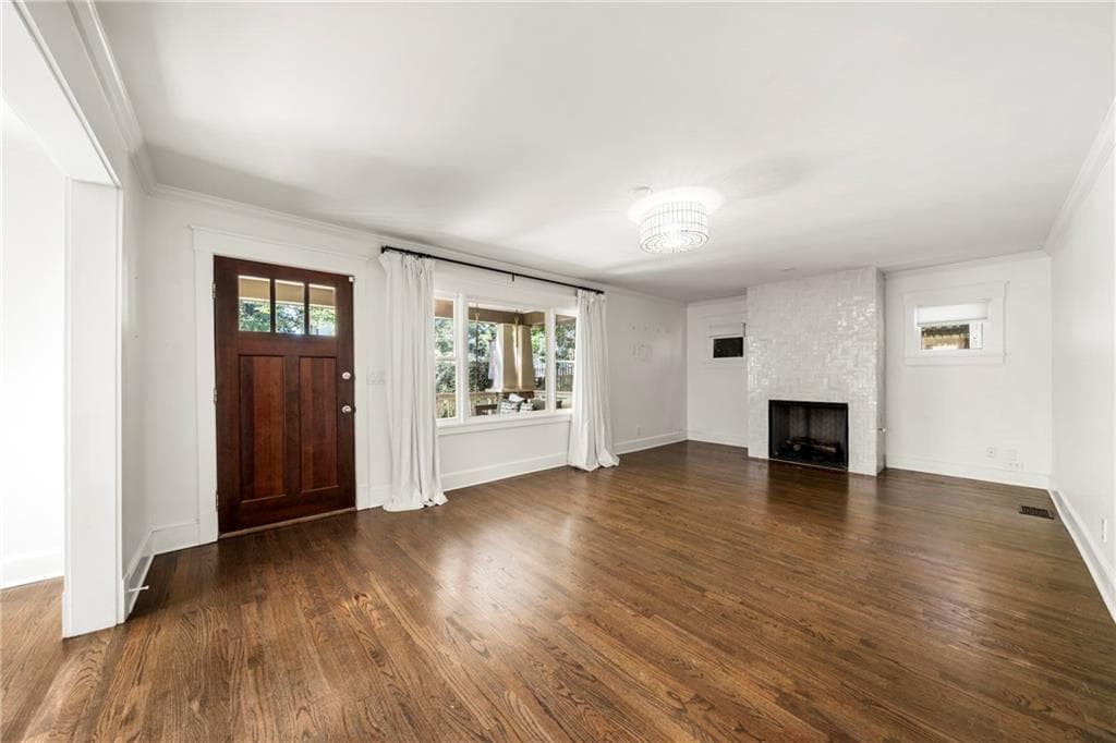 5 bedroom, 4 bathroom, 3,359 sq ft single family residence for sale at 811 Verner Street, Atlanta, GA 30318 — photo 6