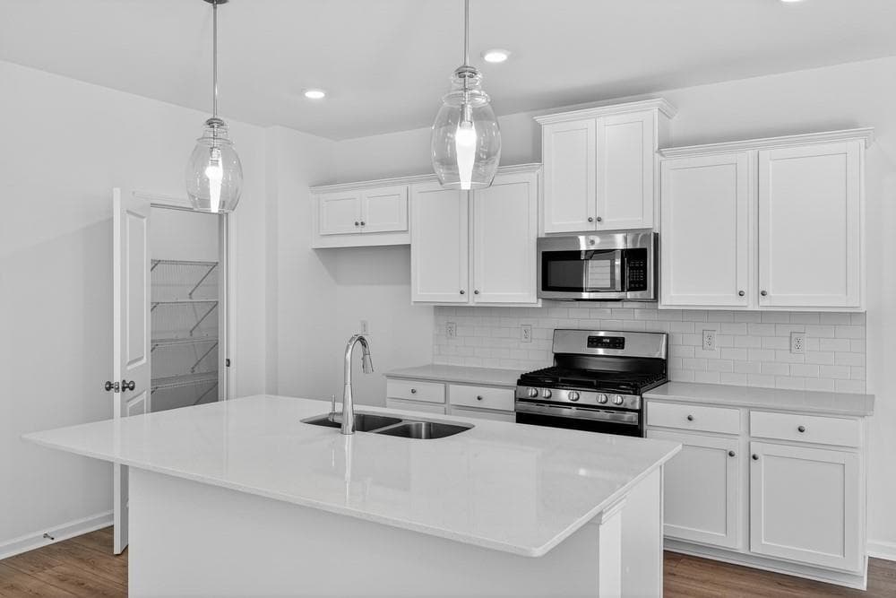 5 bedroom, 3 bathroom, 2,598 sq ft single family residence under contract at 224 Groveton Court, Euharlee, GA 30145 — photo 2