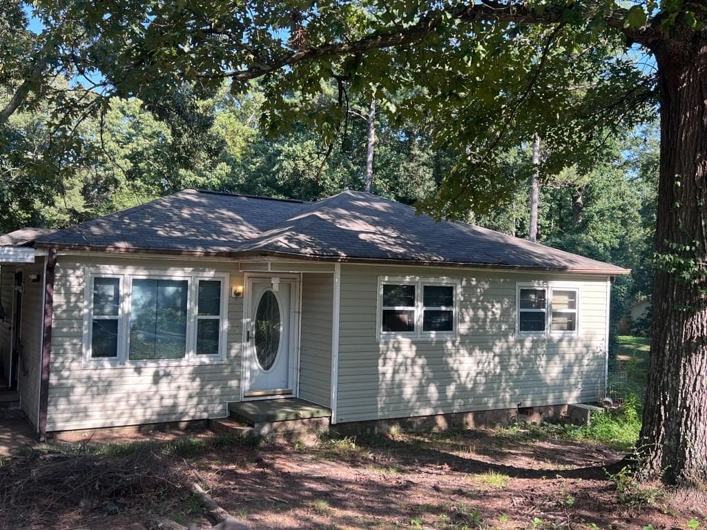 3 bedroom, 2 bathroom, 964 sq ft single family residence for sale at 6055 Blackhawk Trail, Mableton, GA 30126