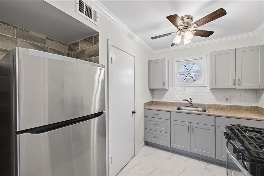 1 bedroom, 1 bathroom, 675 sq ft condominium for sale at 5400 Roswell Road G3, Sandy Springs, GA 30342 — photo 3