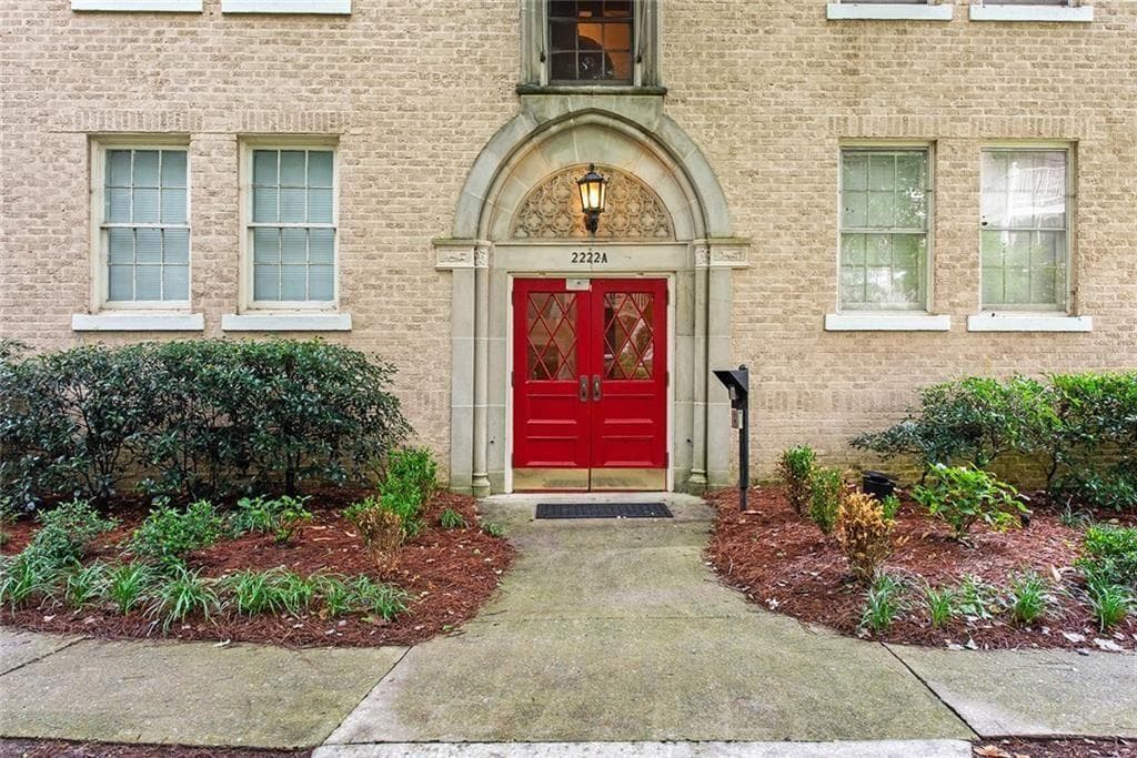 1 bedroom, 1 bathroom, 822 sq ft condominium for sale at 2222 Peachtree Road A3, Atlanta, GA 30309 — photo 3