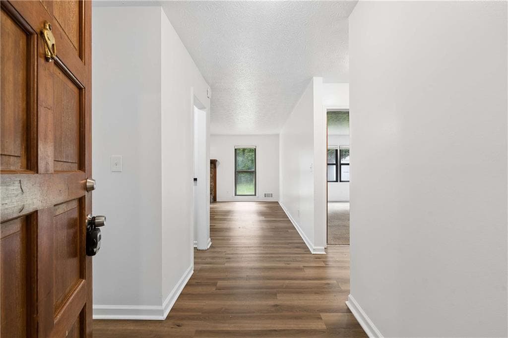 3 bedroom, 2 bathroom, 1,537 sq ft single family residence for sale at 1146 Hutch Lane, Snellville, GA 30078 — photo 7