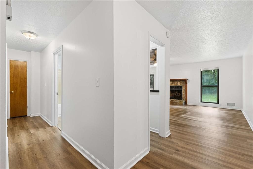 3 bedroom, 2 bathroom, 1,537 sq ft single family residence for sale at 1146 Hutch Lane, Snellville, GA 30078 — photo 8