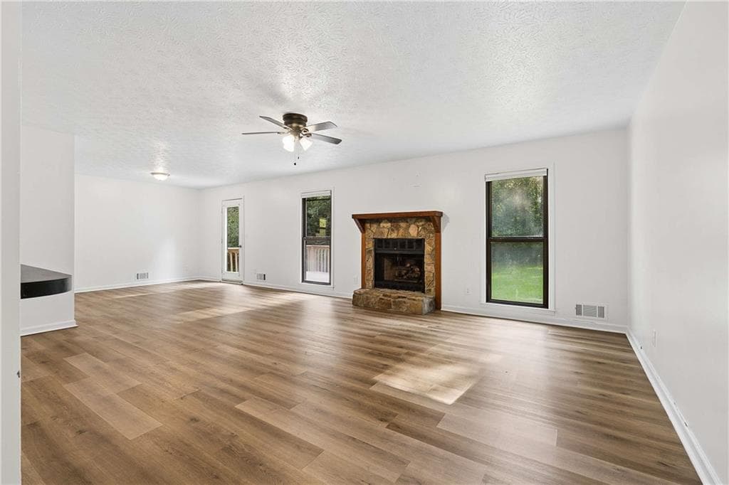 3 bedroom, 2 bathroom, 1,537 sq ft single family residence for sale at 1146 Hutch Lane, Snellville, GA 30078 — photo 9
