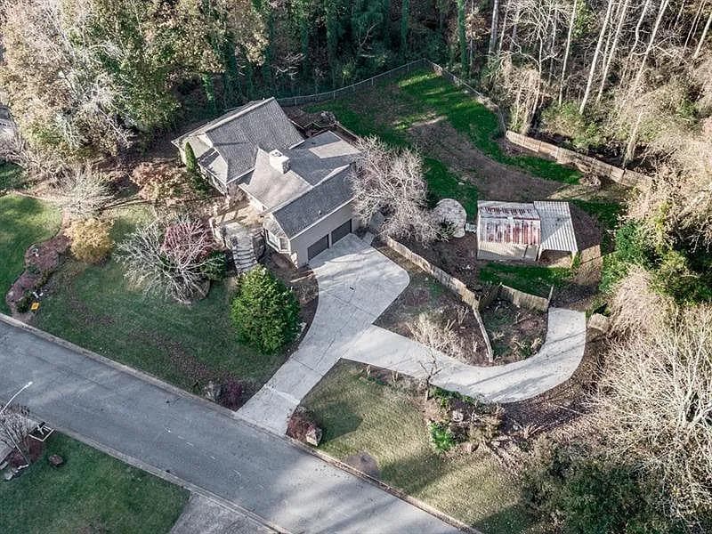 4 bedroom, 3 bathroom, 2,892 sq ft single family residence for rent at 2189 Chartwell Drive, Marietta, GA 30066 for $2,800 a month — photo 1 of 37