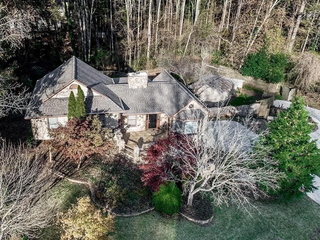 4 bedroom, 3 bathroom, 2,892 sq ft single family residence for rent at 2189 Chartwell Drive, Marietta, GA 30066 for $2,800 a month — photo 2