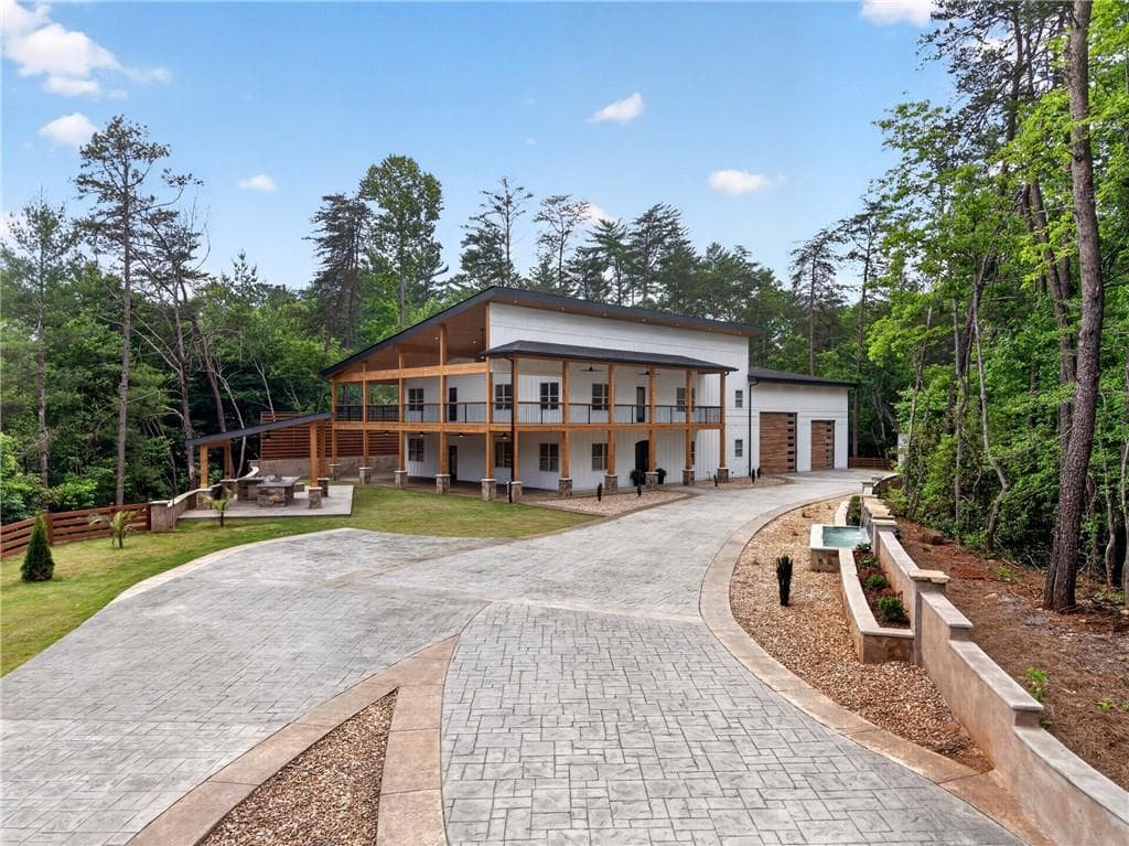 5 bedroom, 6 bathroom, 5,532 sq ft single family residence for sale at 300 Mountain Ridge Drive, Dahlonega, GA 30533 — photo 2