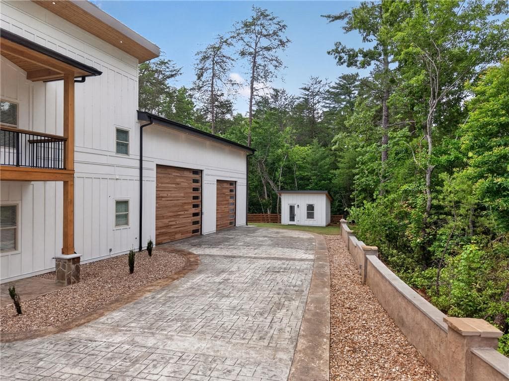 5 bedroom, 6 bathroom, 5,532 sq ft single family residence for sale at 300 Mountain Ridge Drive, Dahlonega, GA 30533 — photo 7