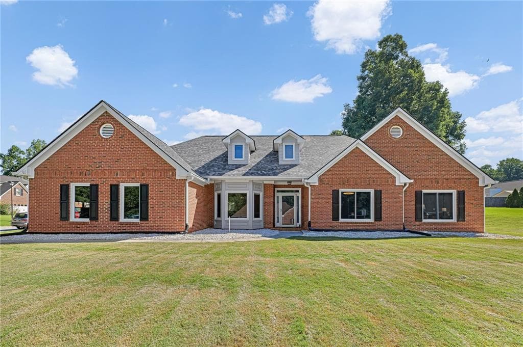 3 bedroom, 3 bathroom, 2,259 sq ft single family residence for sale at 2145 Wynfield Point Drive, Buford, GA 30519 — photo 3