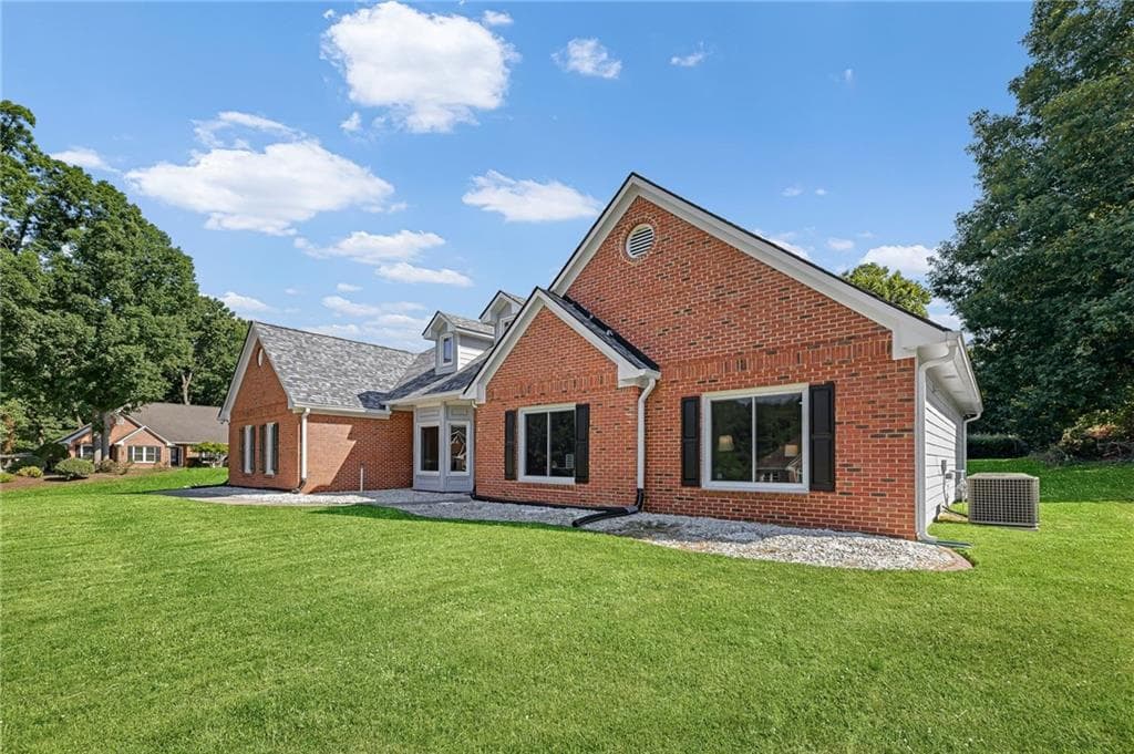 3 bedroom, 3 bathroom, 2,259 sq ft single family residence for sale at 2145 Wynfield Point Drive, Buford, GA 30519 — photo 4