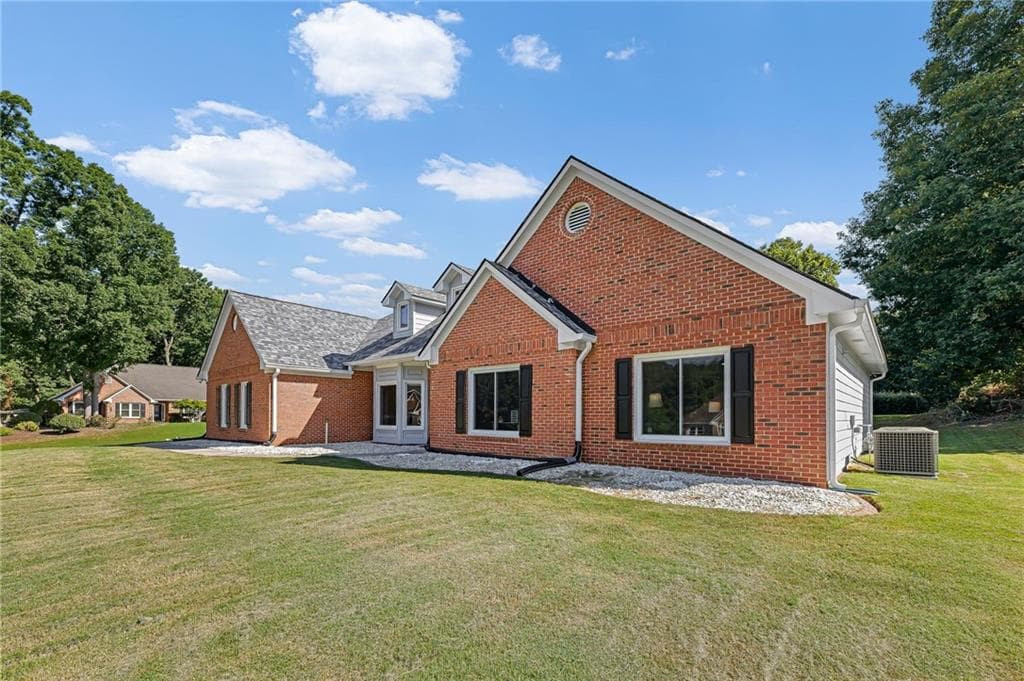 3 bedroom, 3 bathroom, 2,259 sq ft single family residence for sale at 2145 Wynfield Point Drive, Buford, GA 30519 — photo 5