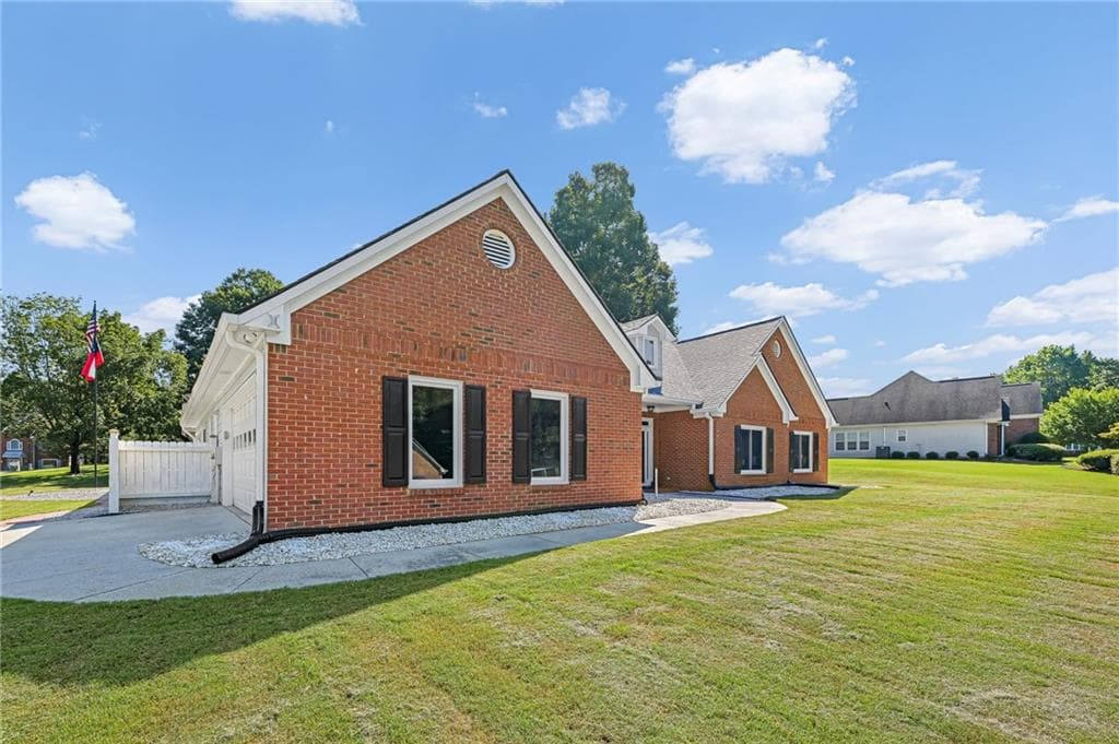 3 bedroom, 3 bathroom, 2,259 sq ft single family residence for sale at 2145 Wynfield Point Drive, Buford, GA 30519 — photo 7