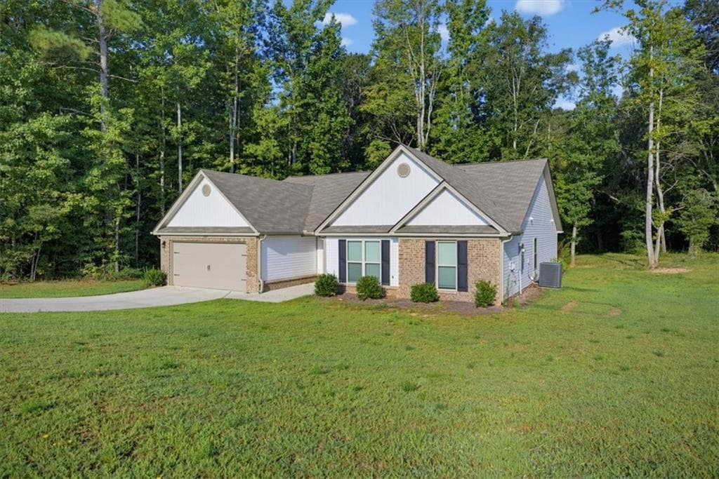 4 bedroom, 3 bathroom, 2,302 sq ft single family residence for sale at 2320 Spring Brook Drive, Monroe, GA 30655 — photo 2