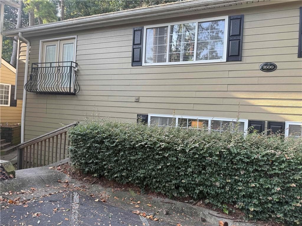 2 bedroom, 3 bathroom, 1,290 sq ft condominium for sale at 1468 Briarwood Road 1605, Atlanta, GA 30319 — photo 2