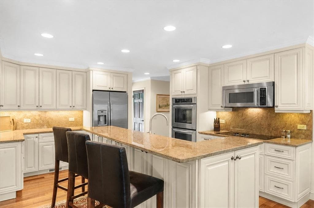 4 bedroom, 3 bathroom, 4,796 sq ft single family residence for sale at 7865 Robin Road, Cumming, GA 30041 — photo 4