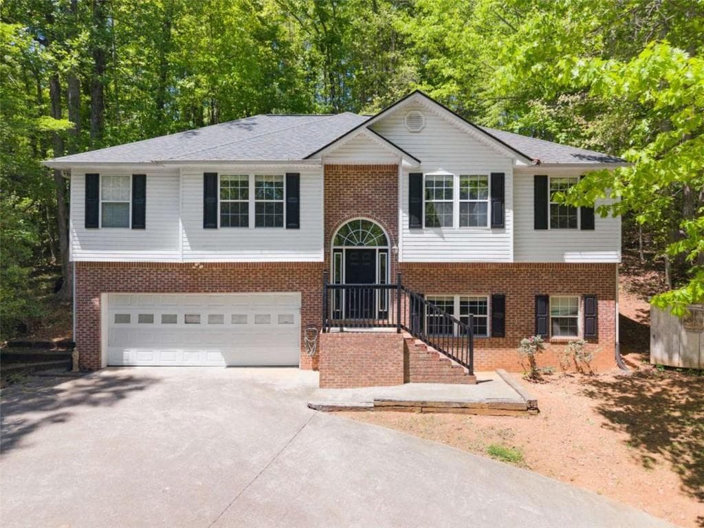 3 bedroom, 3 bathroom, 2,168 sq ft single family residence for sale at 162 Greenview Court, Cleveland, GA 30528 — photo 2