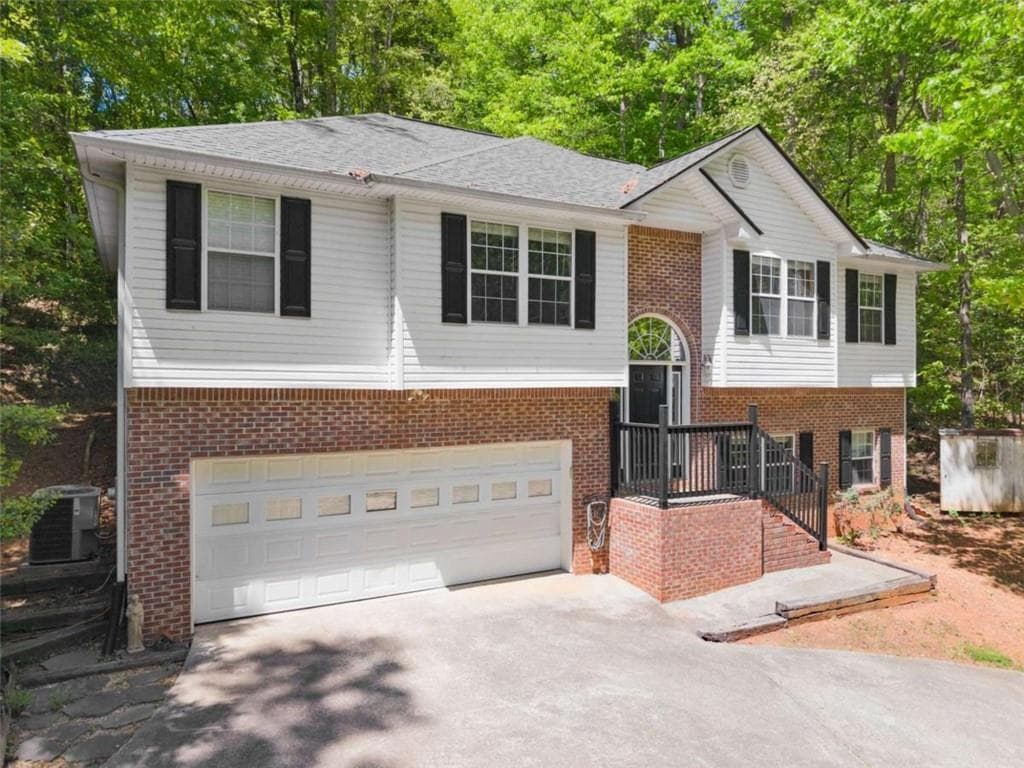 3 bedroom, 3 bathroom, 2,168 sq ft single family residence for sale at 162 Greenview Court, Cleveland, GA 30528 — photo 3