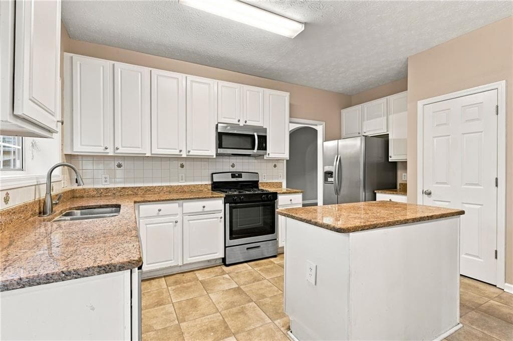 4 bedroom, 3 bathroom, 2,562 sq ft single family residence for sale at 3848 Kirkwood Run, Kennesaw, GA 30144 — photo 9