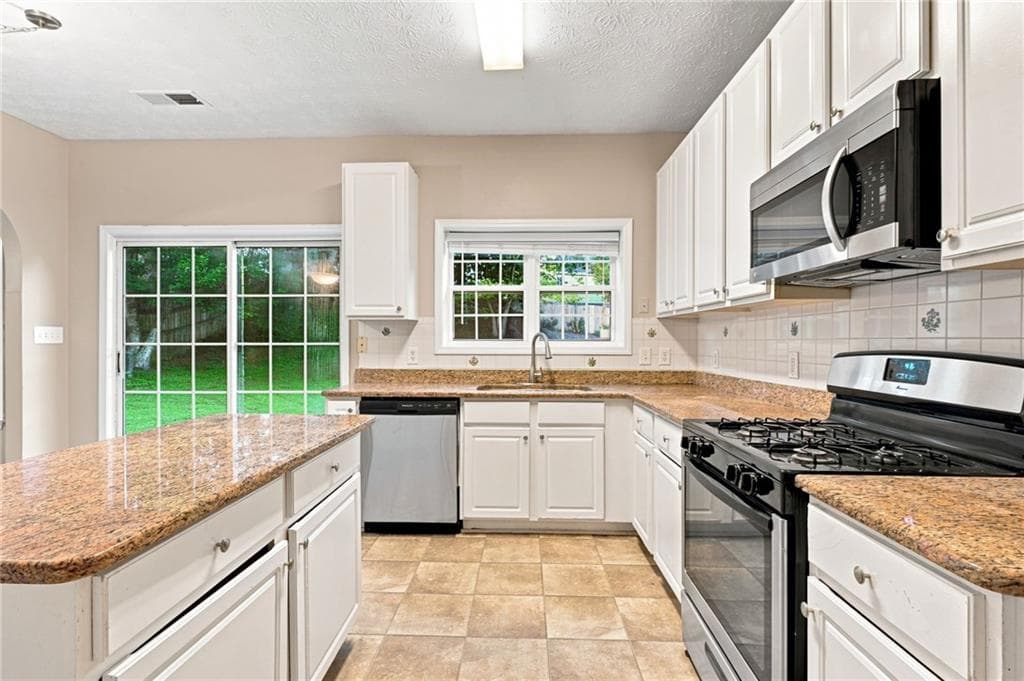 4 bedroom, 3 bathroom, 2,562 sq ft single family residence for sale at 3848 Kirkwood Run, Kennesaw, GA 30144 — photo 10