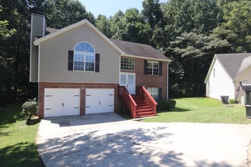 3 bedroom, 2 bathroom, 1,364 sq ft single family residence under contract at 1094 Sugarcreek Way, Riverdale, GA 30296 — photo 2