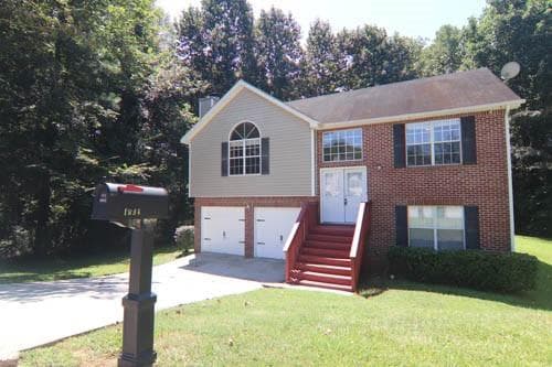 3 bedroom, 2 bathroom, 1,364 sq ft single family residence under contract at 1094 Sugarcreek Way, Riverdale, GA 30296 — photo 5