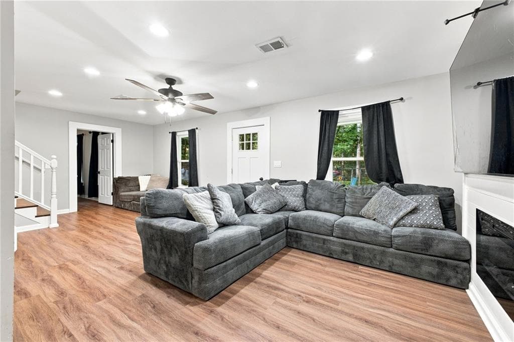 4 bedroom, 2 bathroom, 2,115 sq ft single family residence for sale at 106 Northside Drive, Calhoun, GA 30701 — photo 8