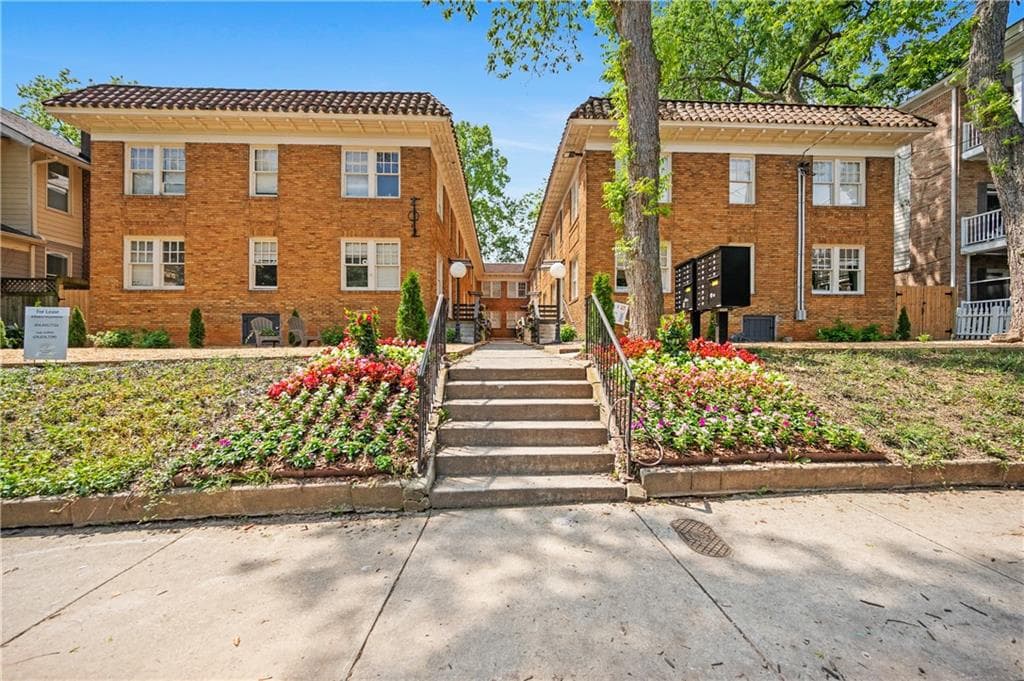 1 bedroom, 1 bathroom, 800 sq ft apartment for rent at 405 4th Street, Atlanta, GA 30308 for $1,500 a month — photo 1 of 16