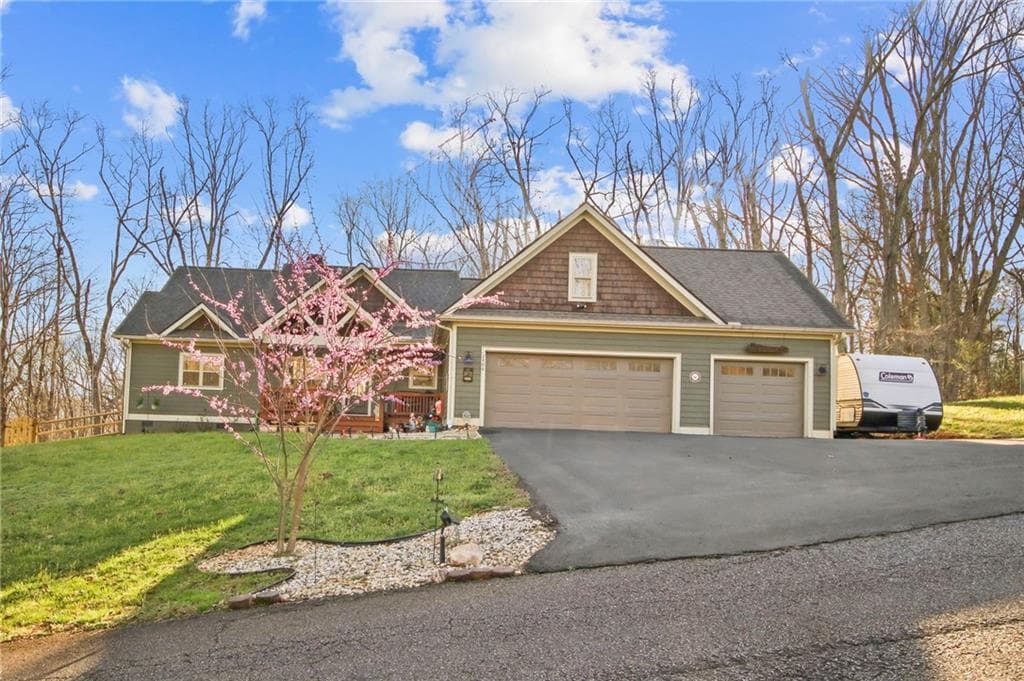 3 bedroom, 2 bathroom, 1,835 sq ft single family residence for sale at 2406 Winterview Ridge, Gainesville, GA 30506 — photo 1 of 38