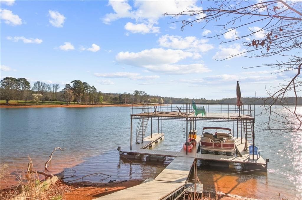 3 bedroom, 2 bathroom, 1,835 sq ft single family residence for sale at 2406 Winterview Ridge, Gainesville, GA 30506 — photo 2