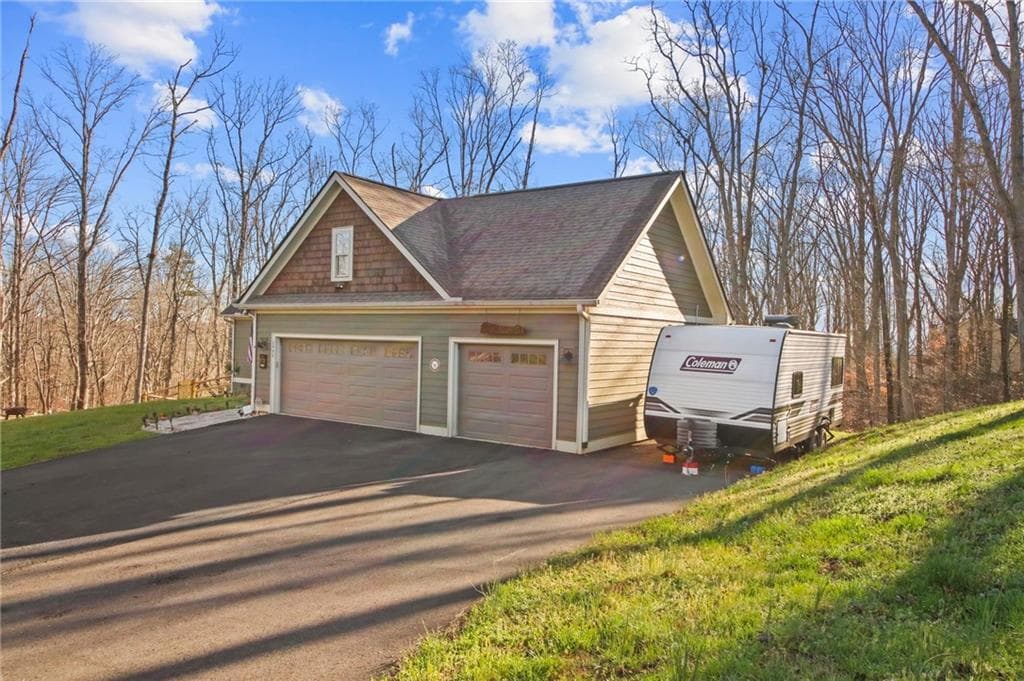 3 bedroom, 2 bathroom, 1,835 sq ft single family residence for sale at 2406 Winterview Ridge, Gainesville, GA 30506 — photo 4