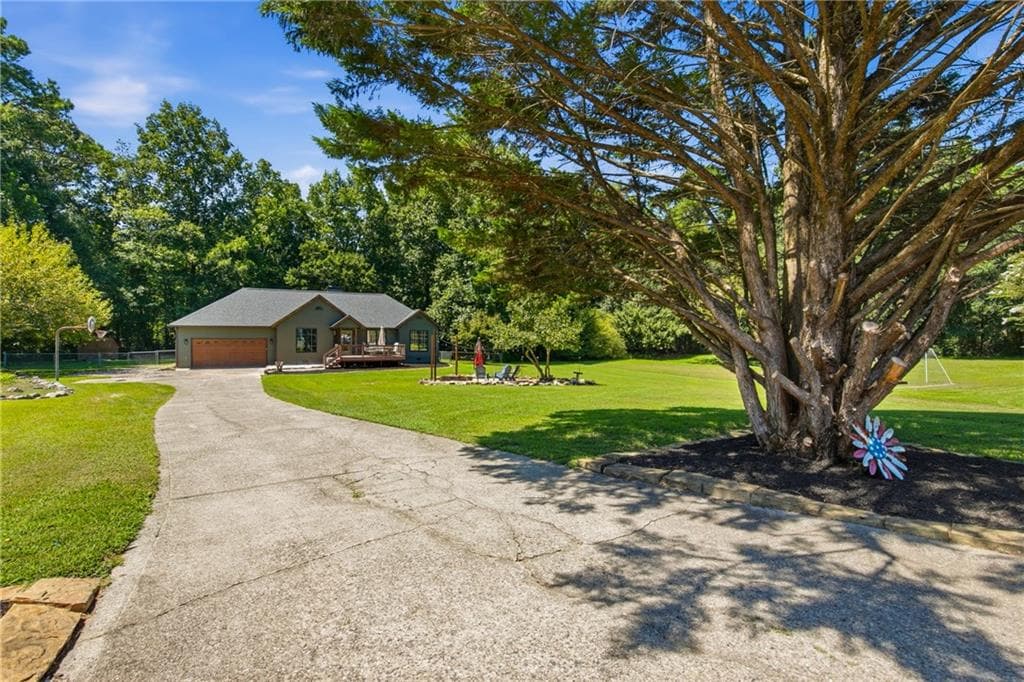 3 bedroom, 2 bathroom, 1,270 sq ft single family residence for sale at 2010 Tomahawk Lane, Cumming, GA 30028 — photo 6