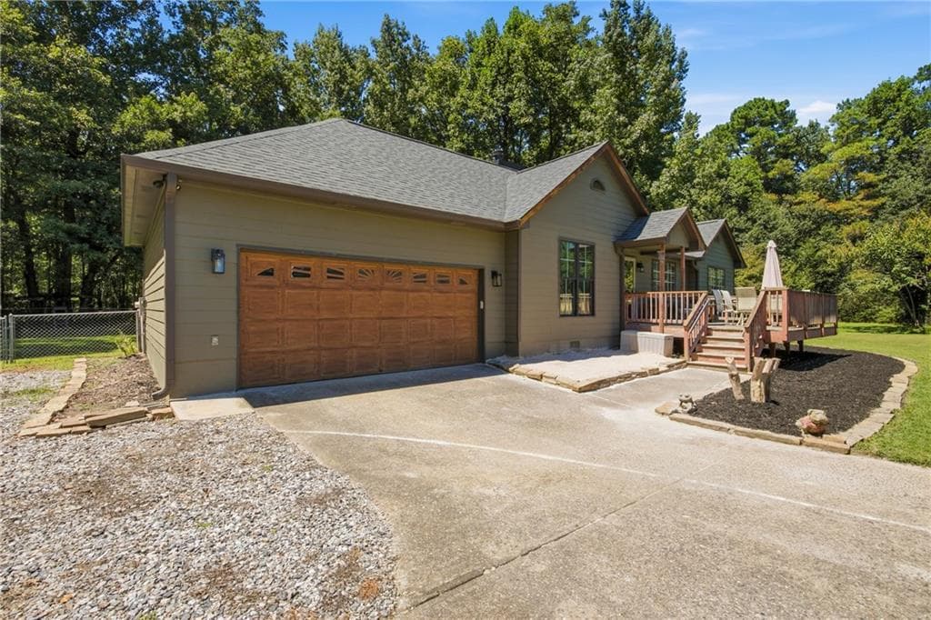 3 bedroom, 2 bathroom, 1,270 sq ft single family residence for sale at 2010 Tomahawk Lane, Cumming, GA 30028 — photo 8