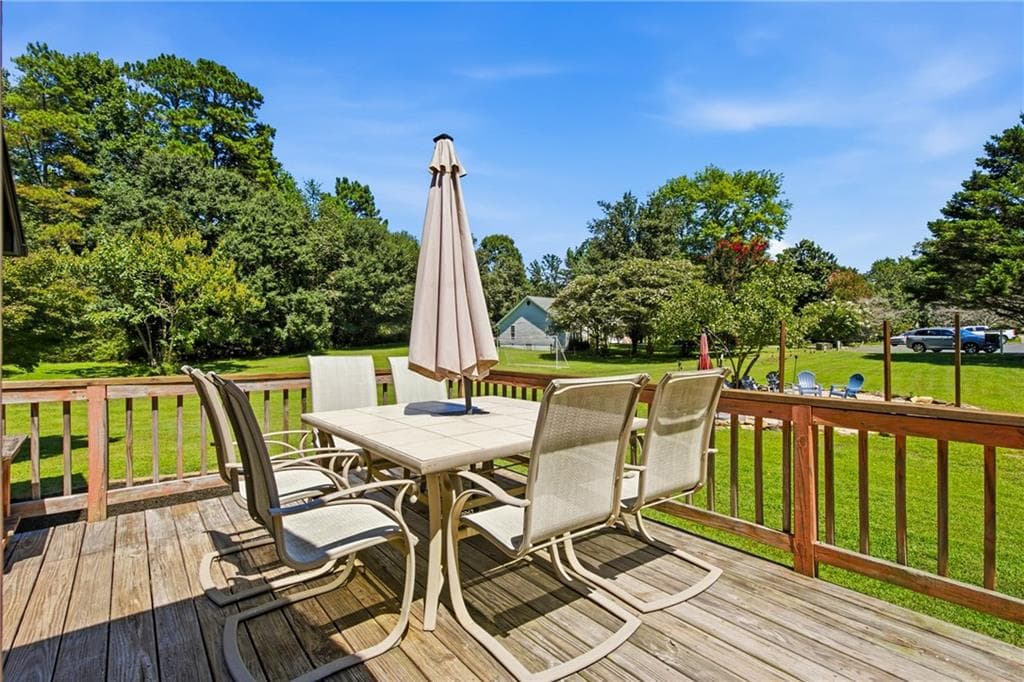 3 bedroom, 2 bathroom, 1,270 sq ft single family residence for sale at 2010 Tomahawk Lane, Cumming, GA 30028 — photo 10
