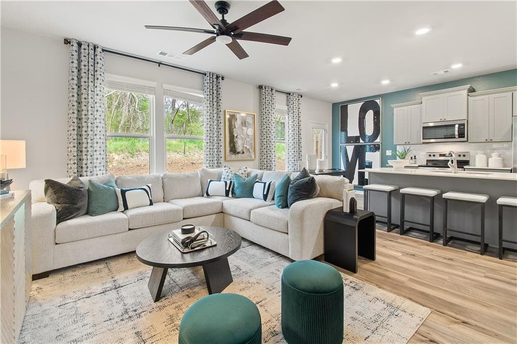 3 bedroom, 3 bathroom, 1,718 sq ft condominium for sale at 655 Treasure Drive, Stockbridge, GA 30281 — photo 3