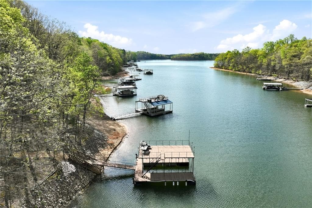 4 bedroom, 5 bathroom, 6,117 sq ft single family residence under contract at 3176 Deepwater Drive, Gainesville, GA 30506 — photo 6