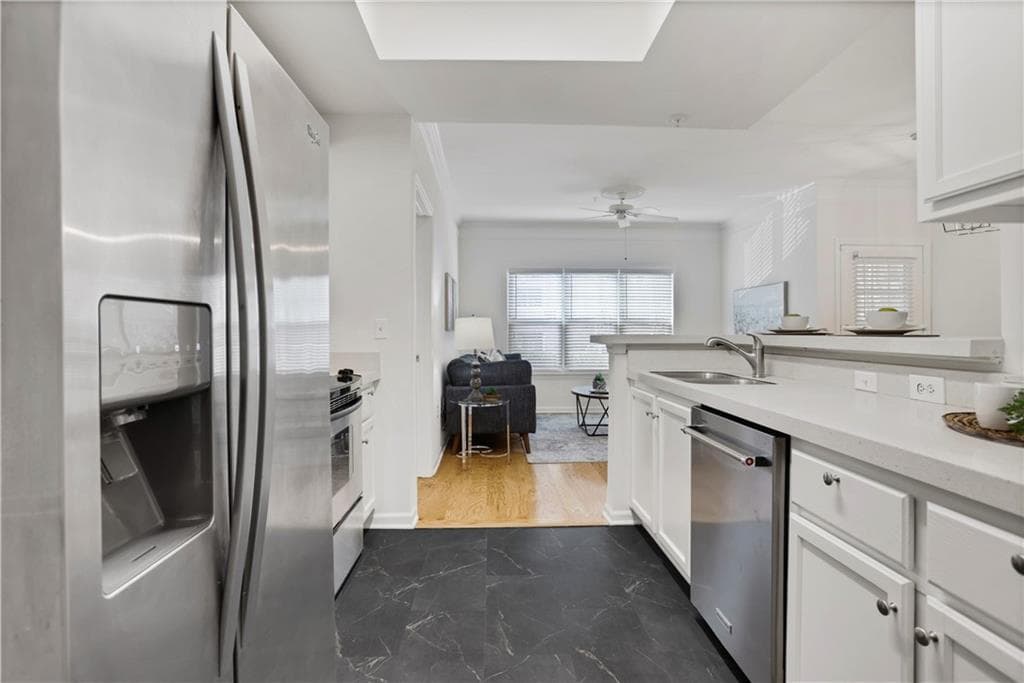 2 bedroom, 2 bathroom, 1,130 sq ft condominium for sale at 2700 Pine Tree Road 1017, Atlanta, GA 30324 — photo 3