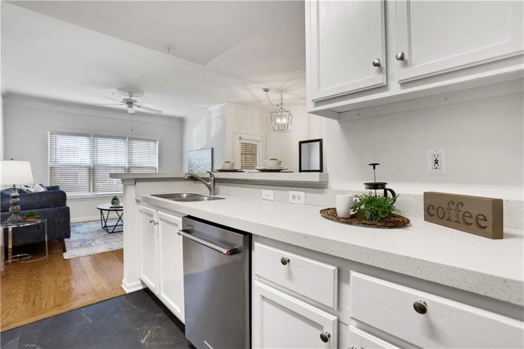 2 bedroom, 2 bathroom, 1,130 sq ft condominium for sale at 2700 Pine Tree Road 1017, Atlanta, GA 30324 — photo 4